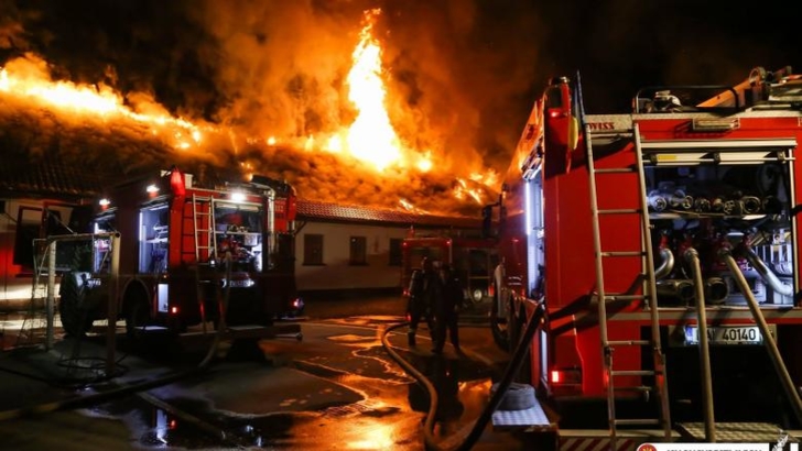 Un bărbat a murit după ce i-a luat foc casa în urma unui scurtcircuit